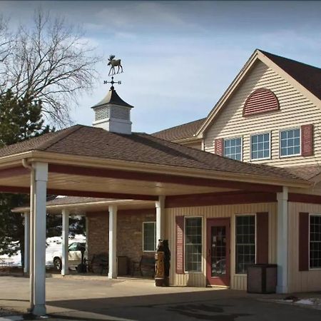 Boarders Inn & Suites By Cobblestone Hotels In Waukon Exterior foto