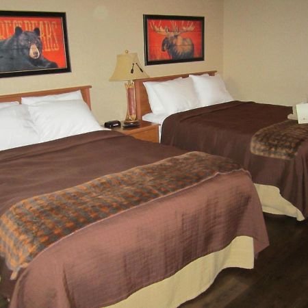 Boarders Inn & Suites By Cobblestone Hotels In Waukon Exterior foto
