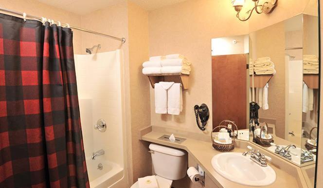 Boarders Inn & Suites By Cobblestone Hotels In Waukon Exterior foto